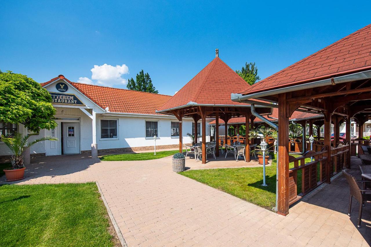 Aranyszarvas Panzio, Etterem Es Grillterasz Διαμέρισμα Εξωτερικό φωτογραφία
