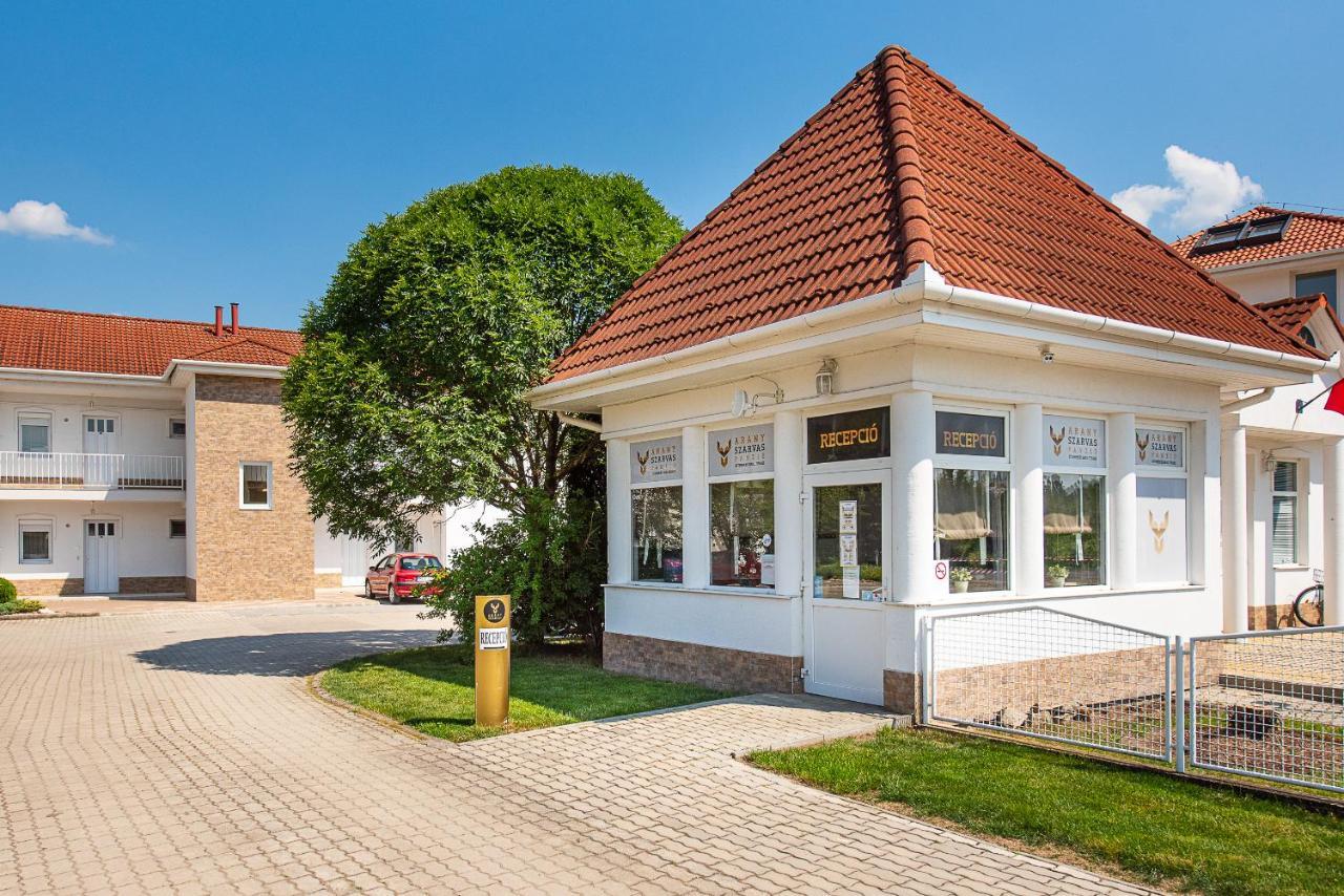 Aranyszarvas Panzio, Etterem Es Grillterasz Διαμέρισμα Εξωτερικό φωτογραφία
